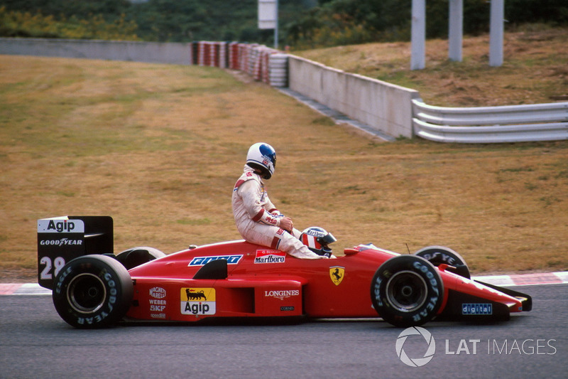 Suzuka 1988 : Gerhard Berger (Ferrari) carica Derek Warwick (Arrows)