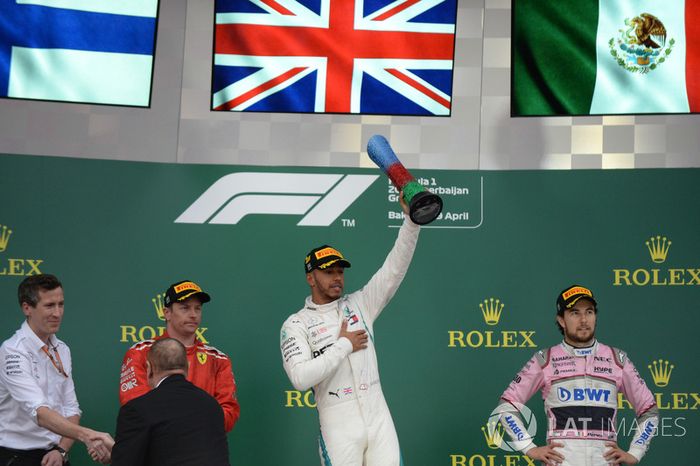 Pese a hacer la pole en el GP de Azerbaiyán, Vettel fue cuarto. Ganó Lewis Hamilton