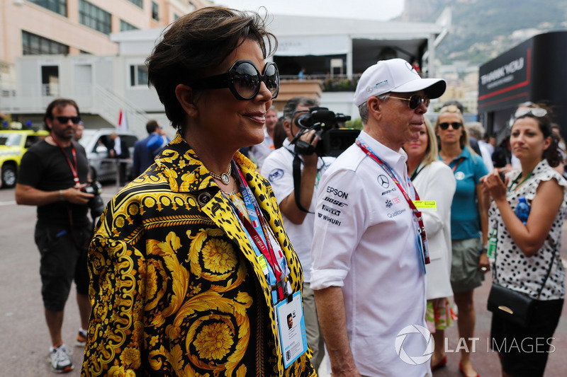 Kris Jenner et Tommy Hilfiger dans le paddock