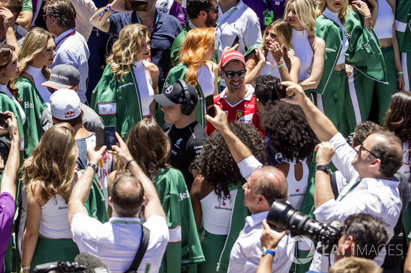 Valtteri Bottas, Mercedes AMG F1 Ve Sebastian Vettel, Ferrari pilotlar geçit töreninde