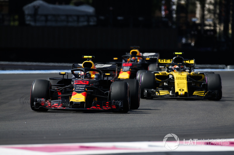 Макс Ферстаппен, Red Bull Racing RB14, Карлос Сайнс-мол., Renault Sport F1 Team R.S. 18, Даніель Ріккардо, Red Bull Racing RB14