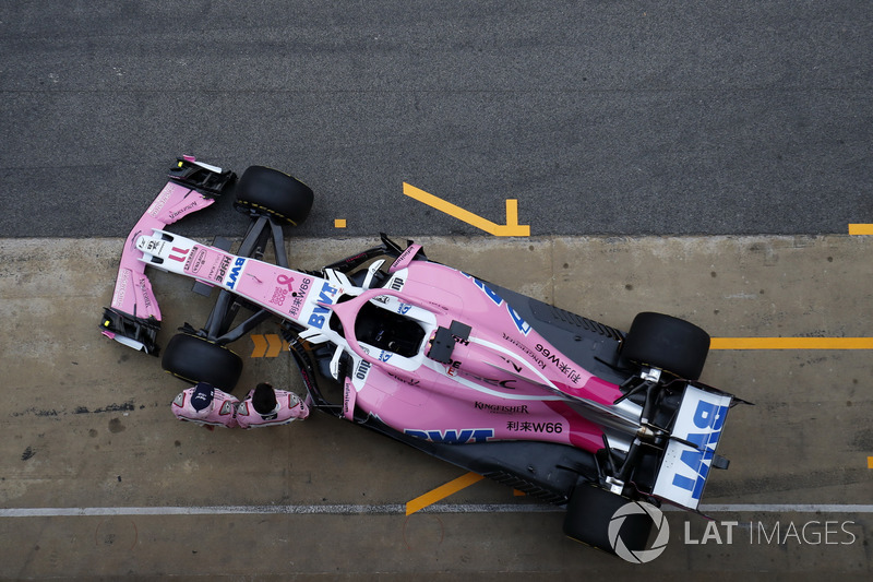 Гонщики Sahara Force India F1 Серхио Перес и Эстебан Окон, автомобиль VJM11