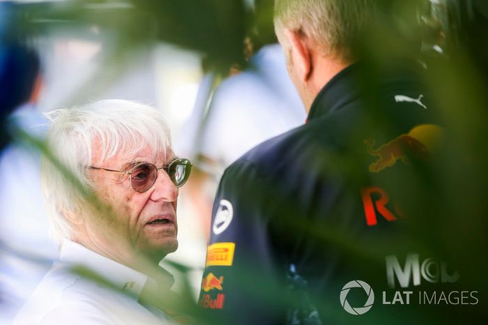 Bernie Ecclestone, Presidente Emérito de F1 con Helmut Markko, Consultor, Red Bull Racing