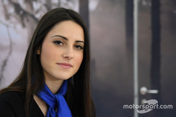 Las chicas en el Salón del Automóvil de Bolonia 2017