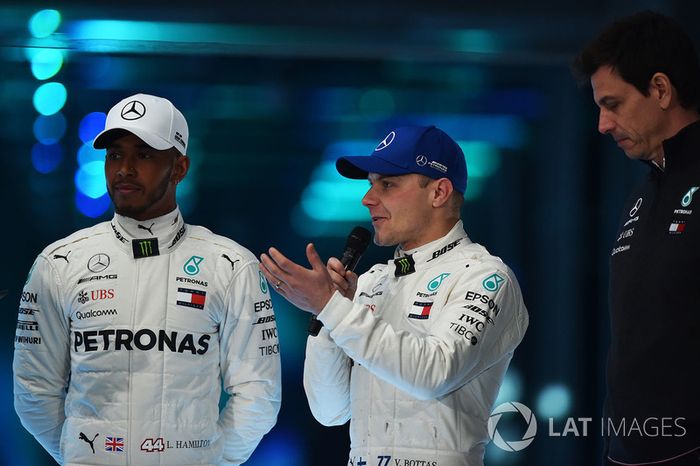 Valtteri Bottas, Mercedes AMG F1, Lewis Hamilton, Mercedes AMG F1, Toto Wolff, Mercedes AMG F1