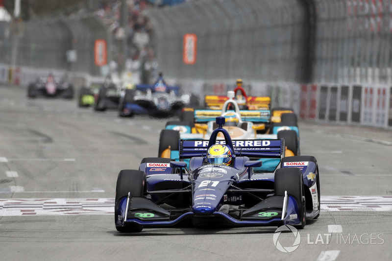 Aksi balap IndyCar di Long Beach
