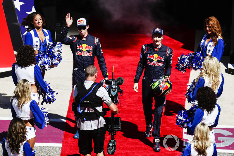 Daniil Kvyat, Scuderia Toro Rosso, Brendon Hartley, Scuderia Toro Rosso, at the drivers parade