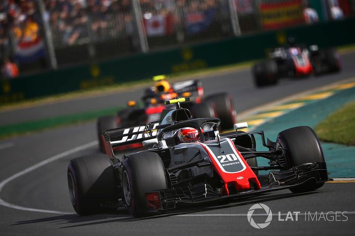 Kevin Magnussen, Haas F1 Team VF-18 Ferrari, Max Verstappen, Red Bull Racing RB14 Tag Heuer