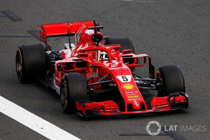 Sebastian Vettel, Ferrari SF71H, celebra la victoria