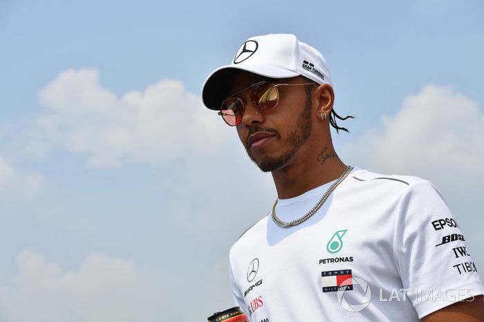Lewis Hamilton, Mercedes-AMG F1, en el drivers parade