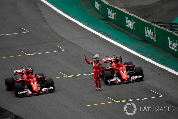 Sebastian Vettel, Ferrari SF70H celebra en parc ferme