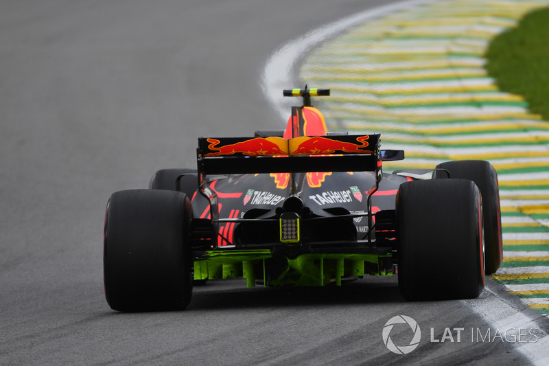 Max Verstappen, Red Bull Racing RB13 con la vernice aerodinamica sul diffusore posteriore