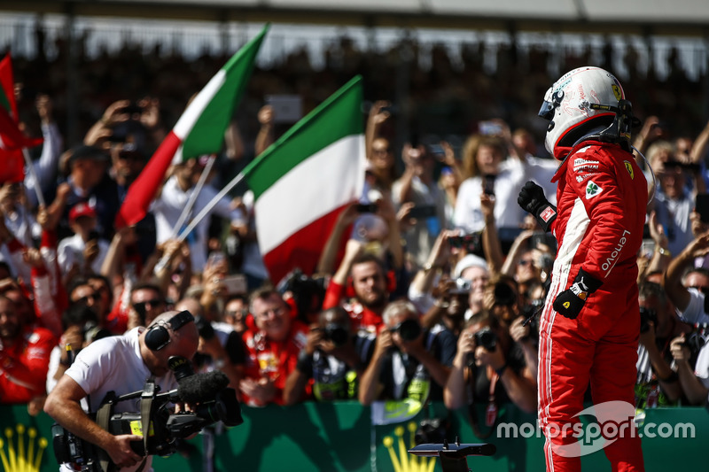 Sebastian Vettel, Ferrari, festeggia nel parco chiuso