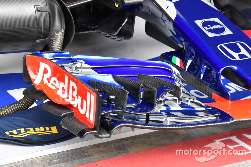 Scuderia Toro Rosso STR13 detail front wing