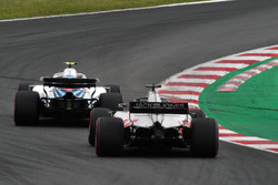 Sergey Sirotkin, Williams FW41 ve Romain Grosjean, Haas F1 Team VF-18