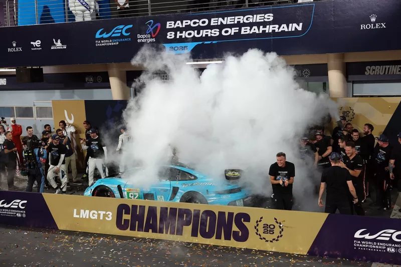 #92 Manthey 1St Phorm Porsche 911 GT3 R LMGT3 : Ryan Hardwick, Riccardo Pera, Richard Lietz