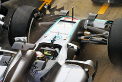 Lewis Hamilton, Mercedes AMG F1 W07 Hybrid in de pits