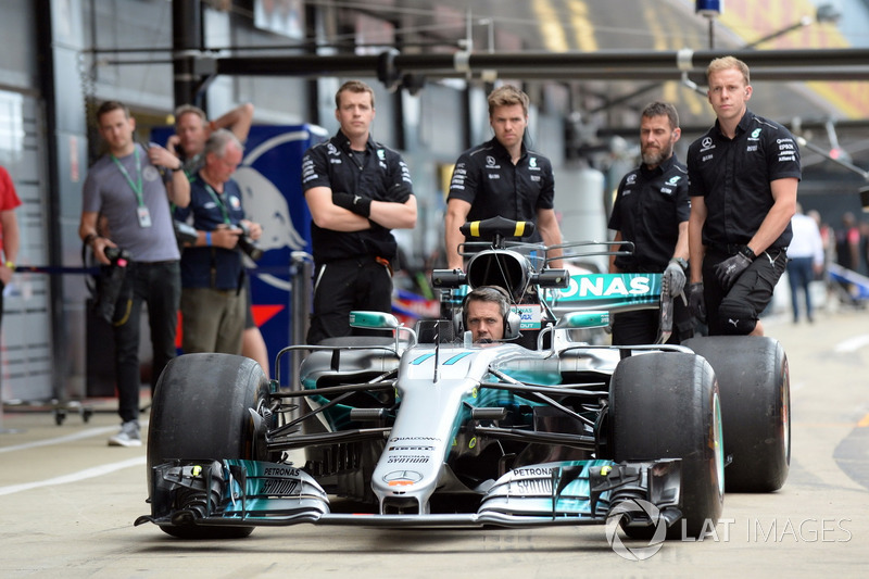 Mechaniker Mercedes AMG F1 bei Silverstone Formel 1 Fotos