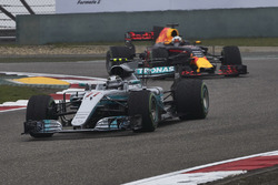Valtteri Bottas, Mercedes AMG F1 W08, leads Daniel Ricciardo, Red Bull Racing RB13
