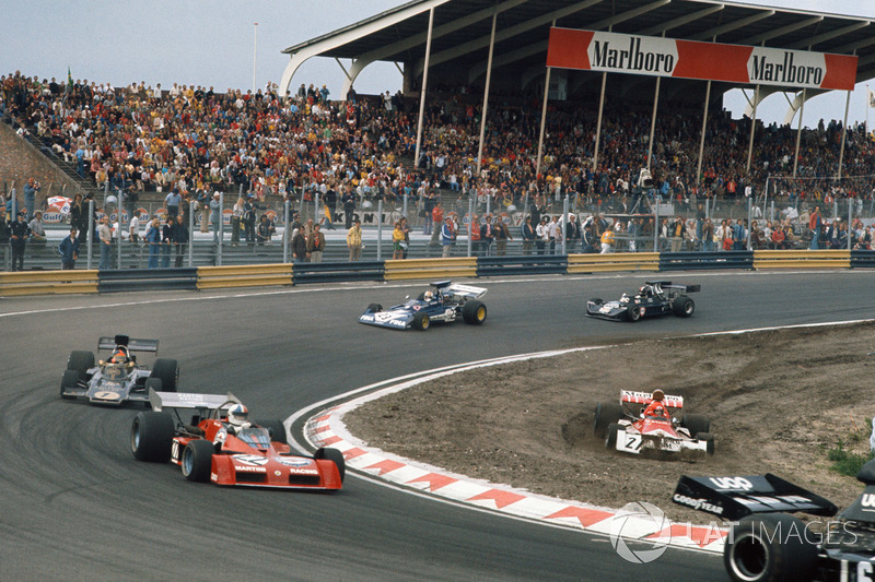 Niki Lauda, BRM P160E, goes off, Chris Amon, Tecno PA123B, Emerson Fittipaldi, Lotus 72E Ford, Mike Hailwood, Surtees TS14A Ford, y David Purley, March 731 Ford