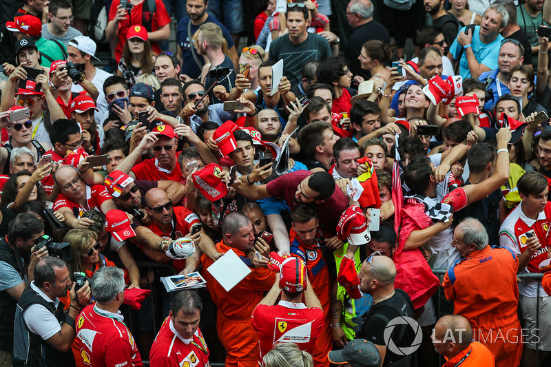 Sebastian Vettel, Ferrari signs autographs for the fans