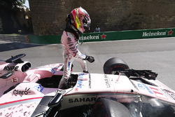 Серхіо Перес, Force India, виходить з розбитого боліда