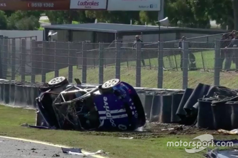 Crash: Todd Hazelwood, Brad Jones Racing Holden