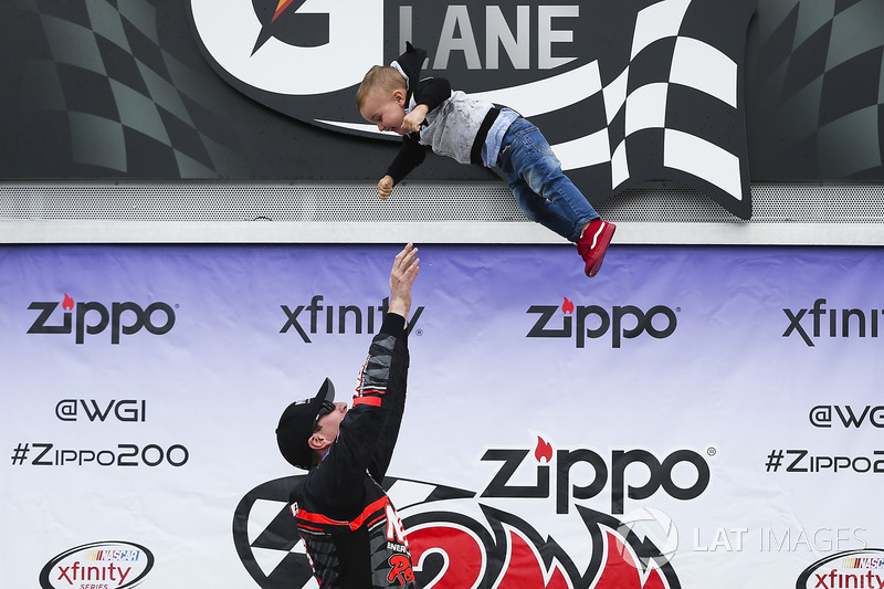 2. Yarış galibi Kyle Busch, Joe Gibbs Racing Toyota