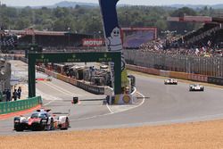 Arrancada: #7 Toyota Gazoo Racing Toyota TS050 Hybrid: Mike Conway, Kamui Kobayashi, Stéphane Sarraz
