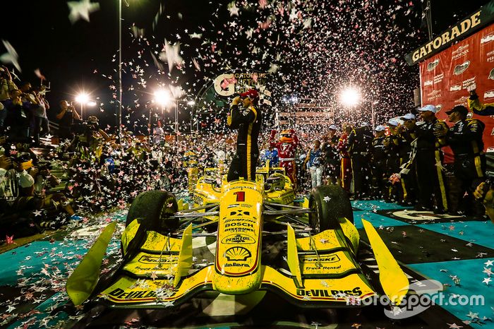 Simon Pagenaud encabeçou a dobradinha da Penske (Will Power foi o segundo) em Phoenix, neste sábado.