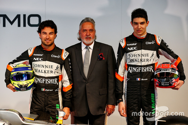 Sergio Perez, Vijay Mallya, Esteban Ocon und der Force India VJM10