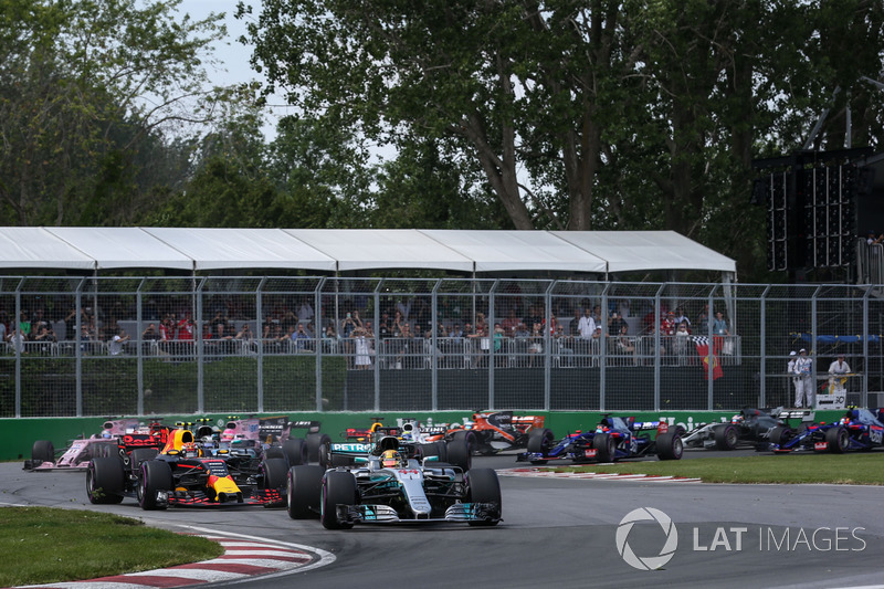Льюіс Хемілтон, Mercedes-Benz F1 W08, на старті гонки