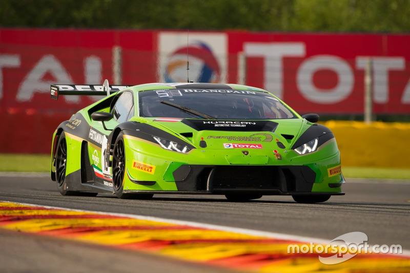 #16 GRT Grasser Racing Team, Lamborghini Huracan GT3: Rolf Ineichen, Jeroen Bleekemolen, Mirko Borto