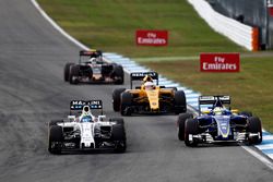 Felipe Massa, Williams FW38 and Marcus Ericsson, Sauber C35 battle for position