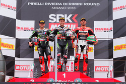 Подіум (зліва направо): друге місце Джонатан Рей, Kawasaki Racing team? переможець гонки Том Сайкс,