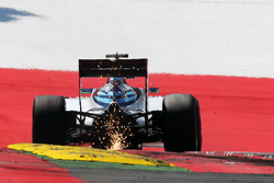 Felipe Massa, Williams FW38 sacando chispas