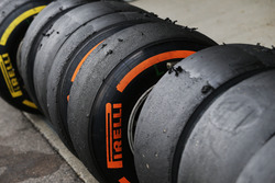 Изношенные шины Pirelli