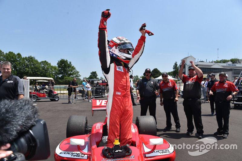 Ganador de la carrera Zach Veach, Belardi Auto Racing