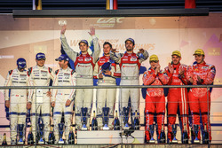 Podium: Sieger Lucas di Grassi, Loic Duval, Oliver Jarvis, Audi Sport Team Joest; 2. Romain Dumas, N