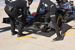 Fernando Alonso, McLaren MP4-31, ala delantera