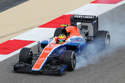 Rio Haryanto, Manor Racing MRT05 blokkeert de banden bij het remmen