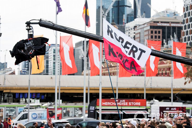 Robert Kubica en el evento con aficionados en la Federation Square