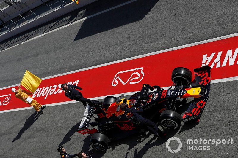 Max Verstappen, Red Bull Racing RB15 stop in pit lane