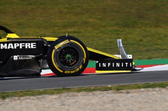 Nico Hulkenberg, Renault F1 Team R.S. 19 with front wing device