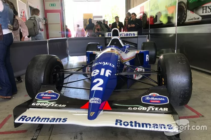 Monoposto nel garage