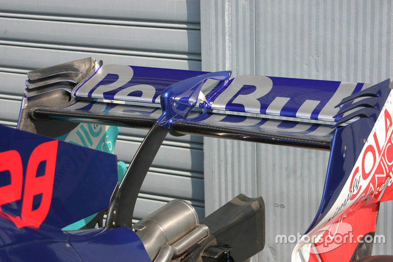 Toro Rosso STR13 arka kanat detay