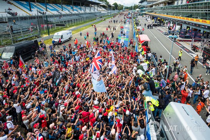 Lewis Hamilton, Mercedes AMG F1, celebra su victoria