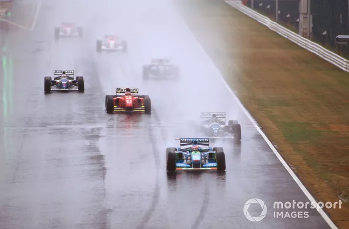 Michael Schumacher, Benetton B194 Ford leads the field
