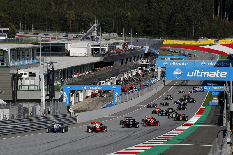 Partenza della gara, Robert Shwartzman, PREMA Theodore Racing Dallara F317 - Mercedes-Benz, Mick Schumacher, PREMA Theodore Racing Dallara F317 - Mercedes-Benz