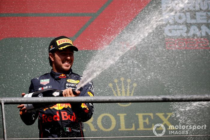Podio: segundo lugar Sergio Pérez, Red Bull Racing